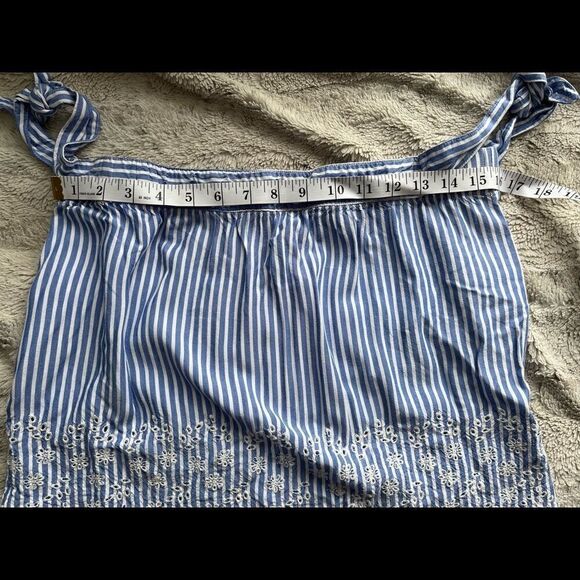 CUPCAKES & Cashmere Blue And White Striped Top Size Small - Picture 8 of 9